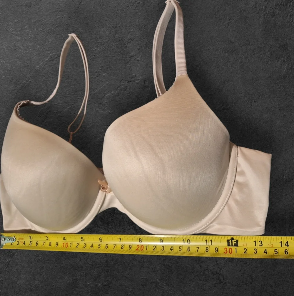 Victoria's Secret Cream Underwire Bra - Picture 4 of 5